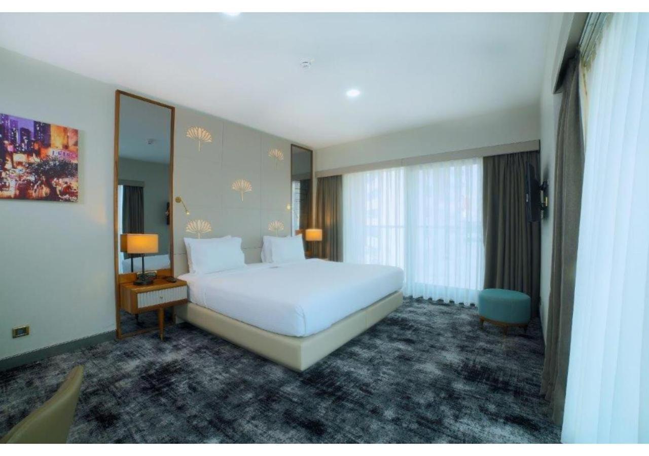Hotel Tryp By Wyndham Topkapi 4*